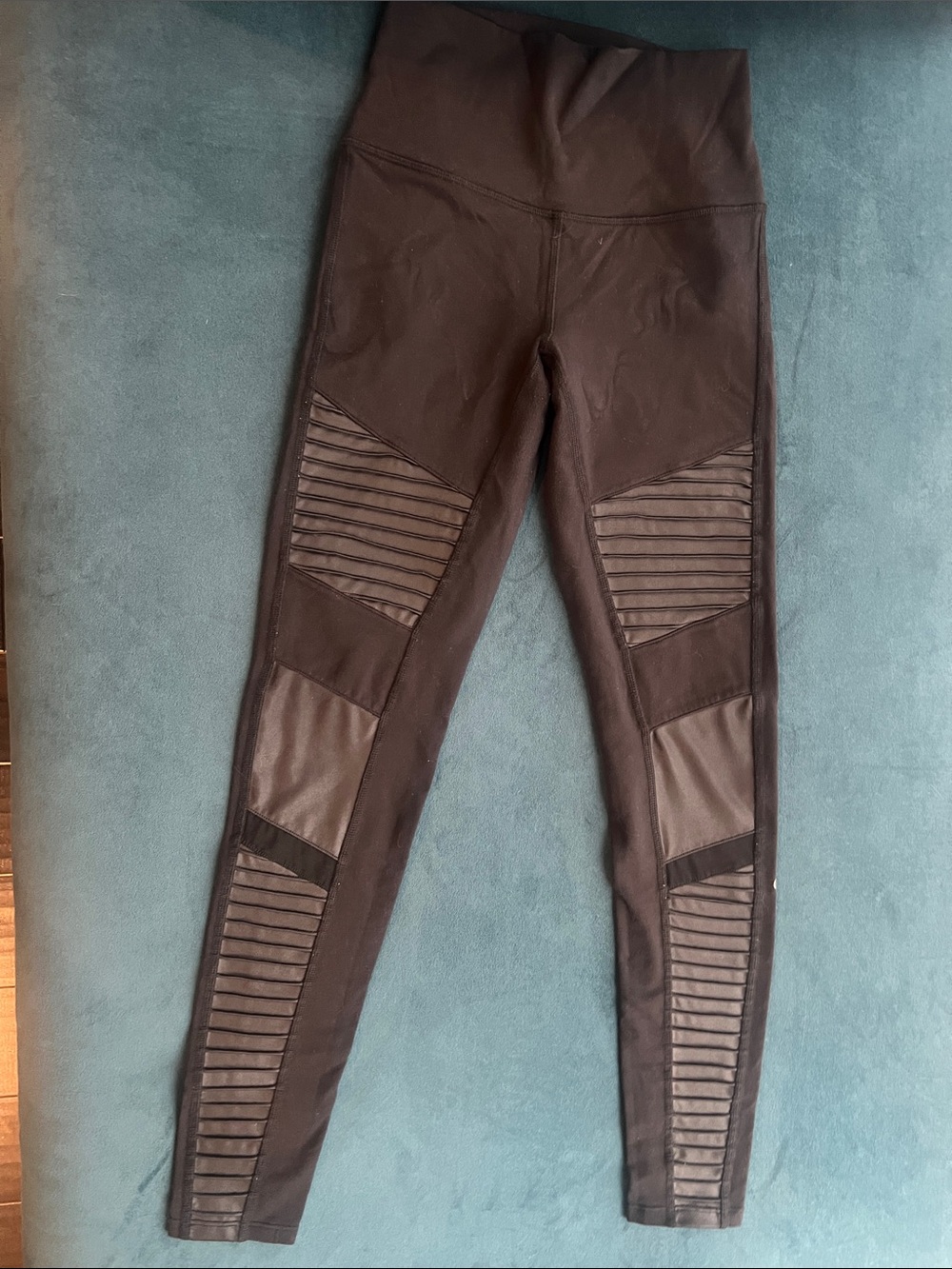 Alo Black high-waisted Moto-Style Leggings with Ribbed Panels